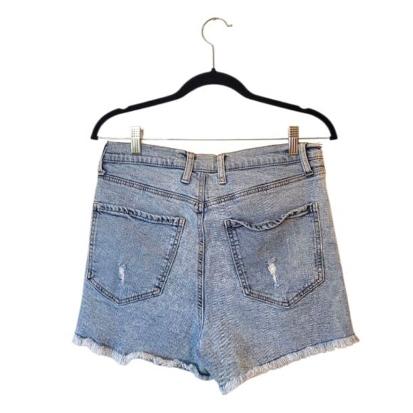 Celebrity Pink Women's Light Wash High Waisted Distressed Denim Shorts Sz 11/30 - Picture 2 of 6